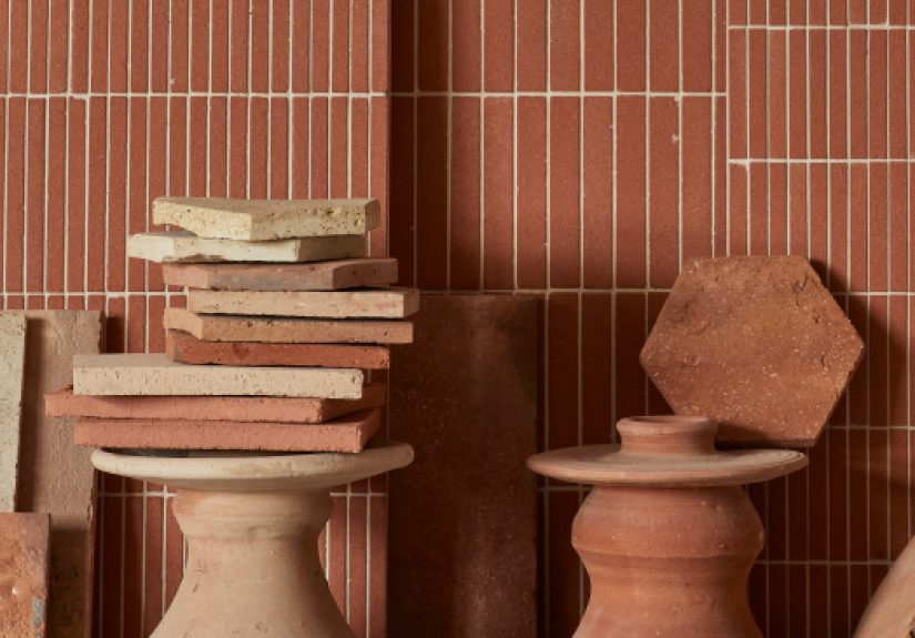 9 Projects Featuring Vertically Stacked Bricks and Brick-Like Tiles