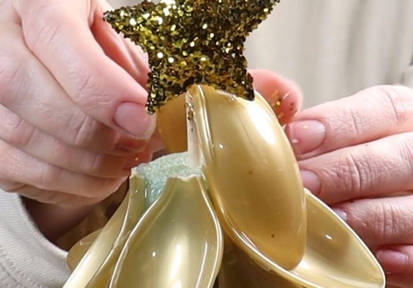 How to Make a Cute Plastic Spoon Christmas Tree in 5 Steps