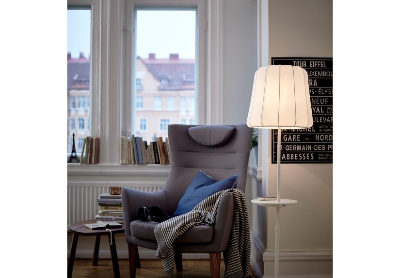 Varv Floor Lamp with Pad / Wireless Charging