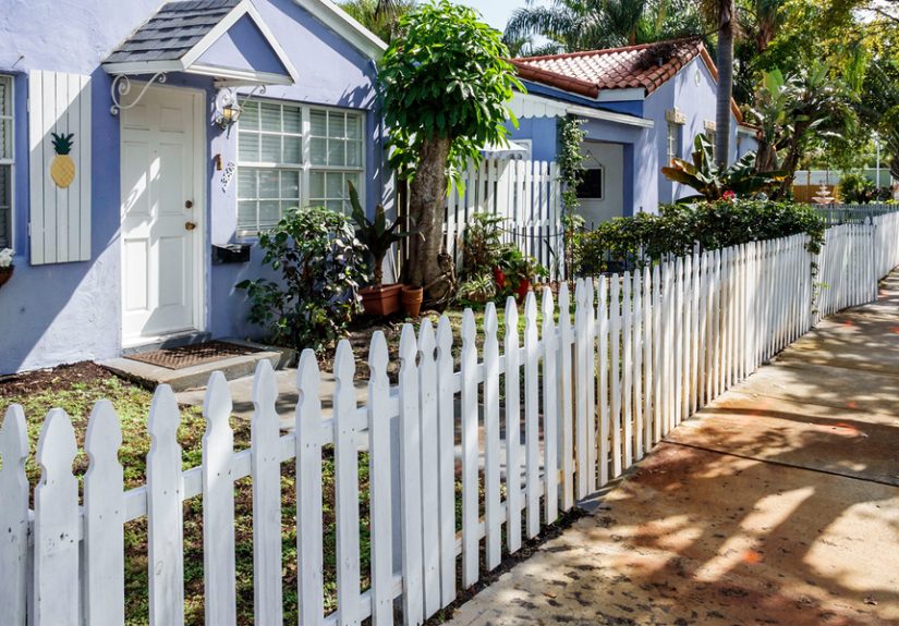 Build a Fence - DIY a Picket Fence