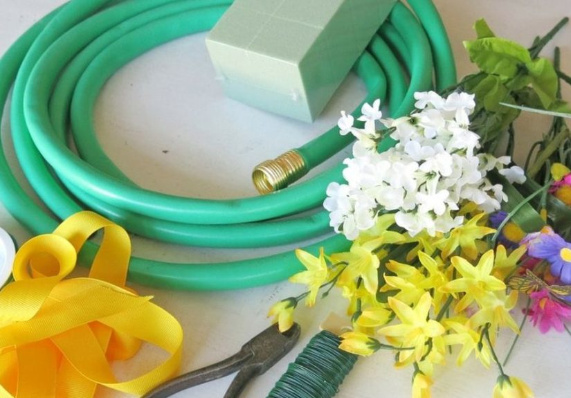 Cheerful Garden Hose Wreath - Perfect for Summer!