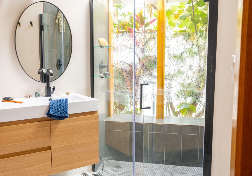 How to Clean Glass Shower Doors for a Bathroom That Sparkles