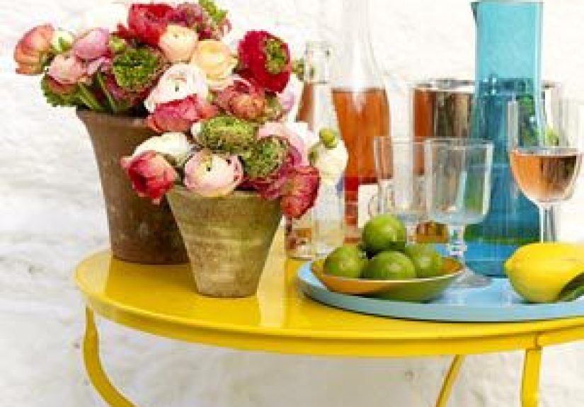 How to Make a Clay Pot Flower Arrangement for a Centerpiece