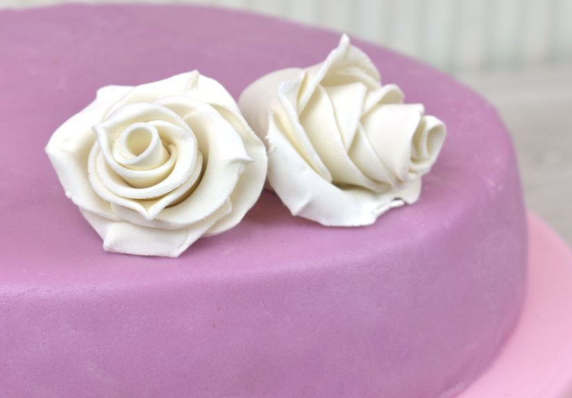 How to Make Simple Fondant Roses: 8 Steps
