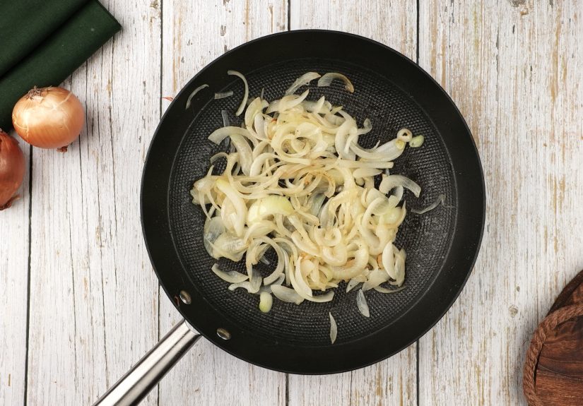 How to Remove the Strong Sharp Taste or Smell from Onions: 7 Steps