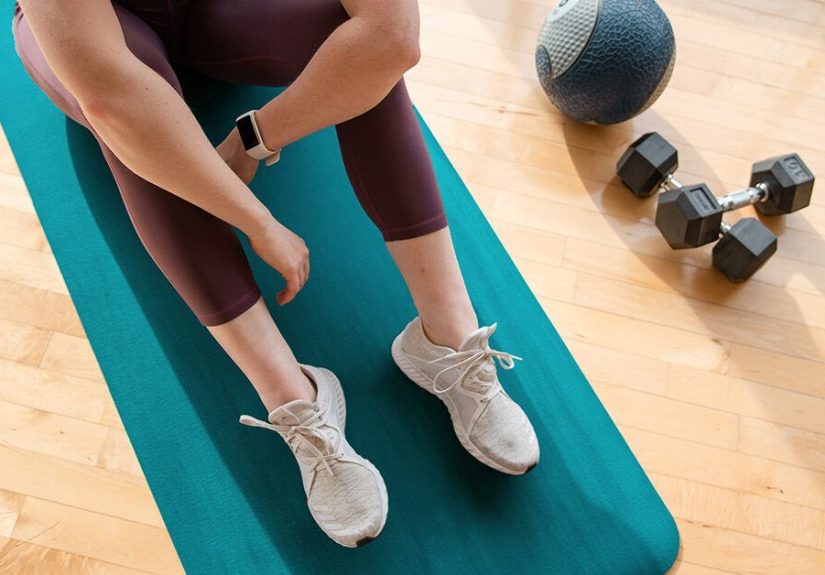 Dumbbell Exercises for Abs: 16 to Try