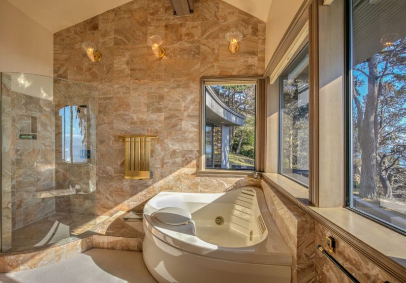 How Much Does a Jacuzzi Bath Remodel Cost? (2025 Guide)