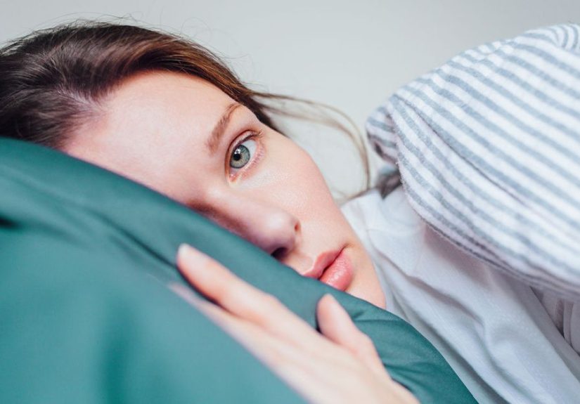 ¿Qué tomar antes de la cama para dormir mejor?