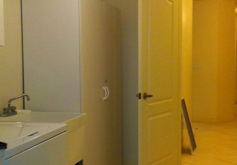 DIY Folding Table and Basket Storage for the Laundry Room