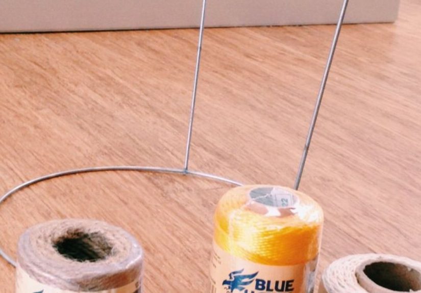 DIY Woven Basket From a Tomato Cage