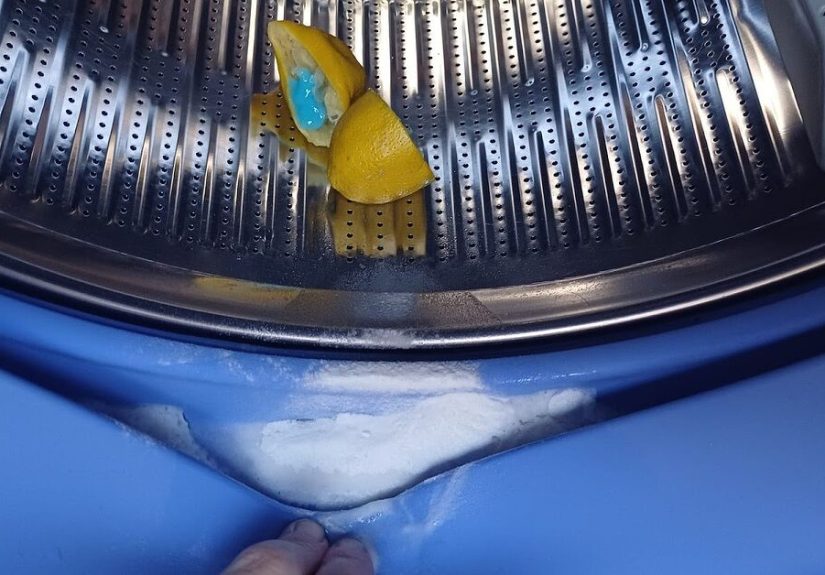 How to Use a Lemon and Toothpaste to Clean a Washing Machine