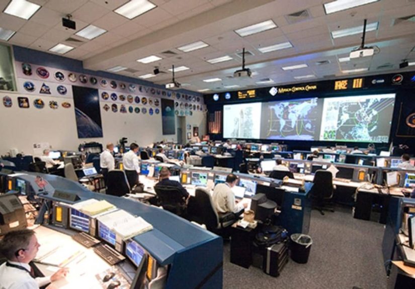 13 Behind-the-Scenes Secrets of NASA Mission Controllers
